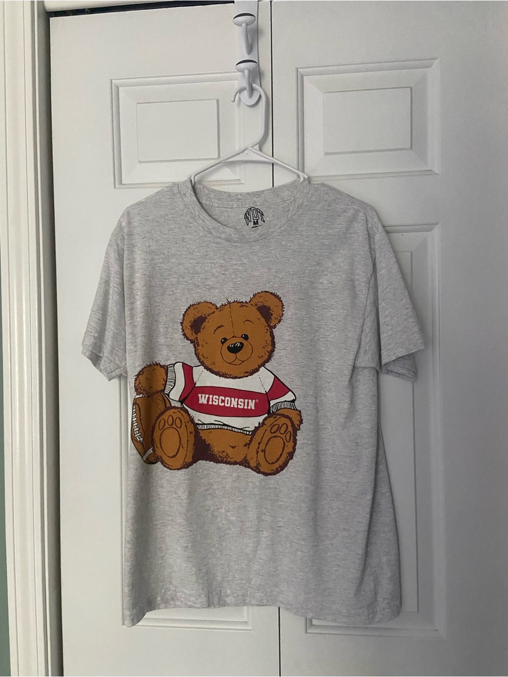 wisconsin badgers design team teddy bear shirt size medium